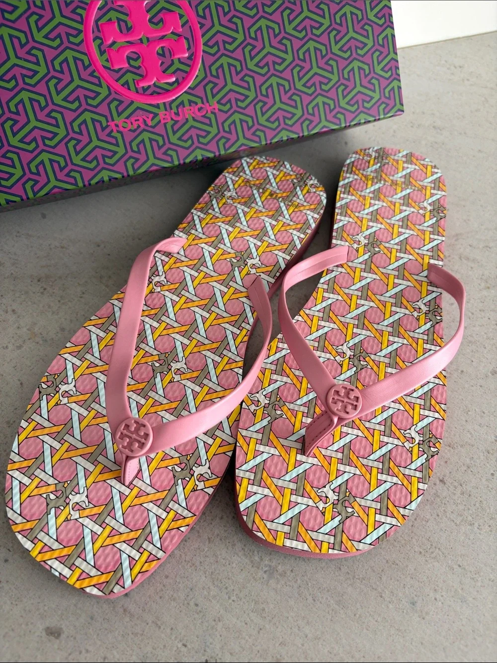 NEW Tory Burch Pink Caning Logo Geo 650 Flip Flops Size 9 - Picture 3 of 10
